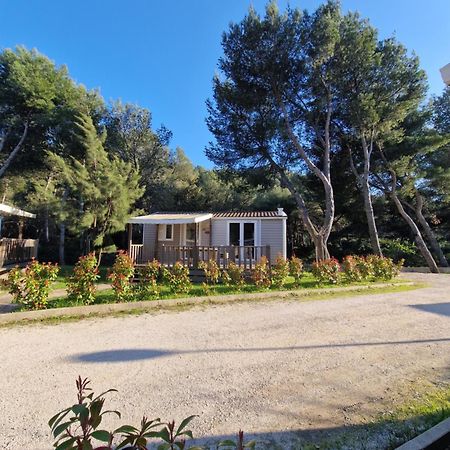 Camping Aux Portes De Cassis Roquefort-la-Bédoule Buitenkant foto