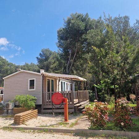 Camping Aux Portes De Cassis Roquefort-la-Bédoule Buitenkant foto