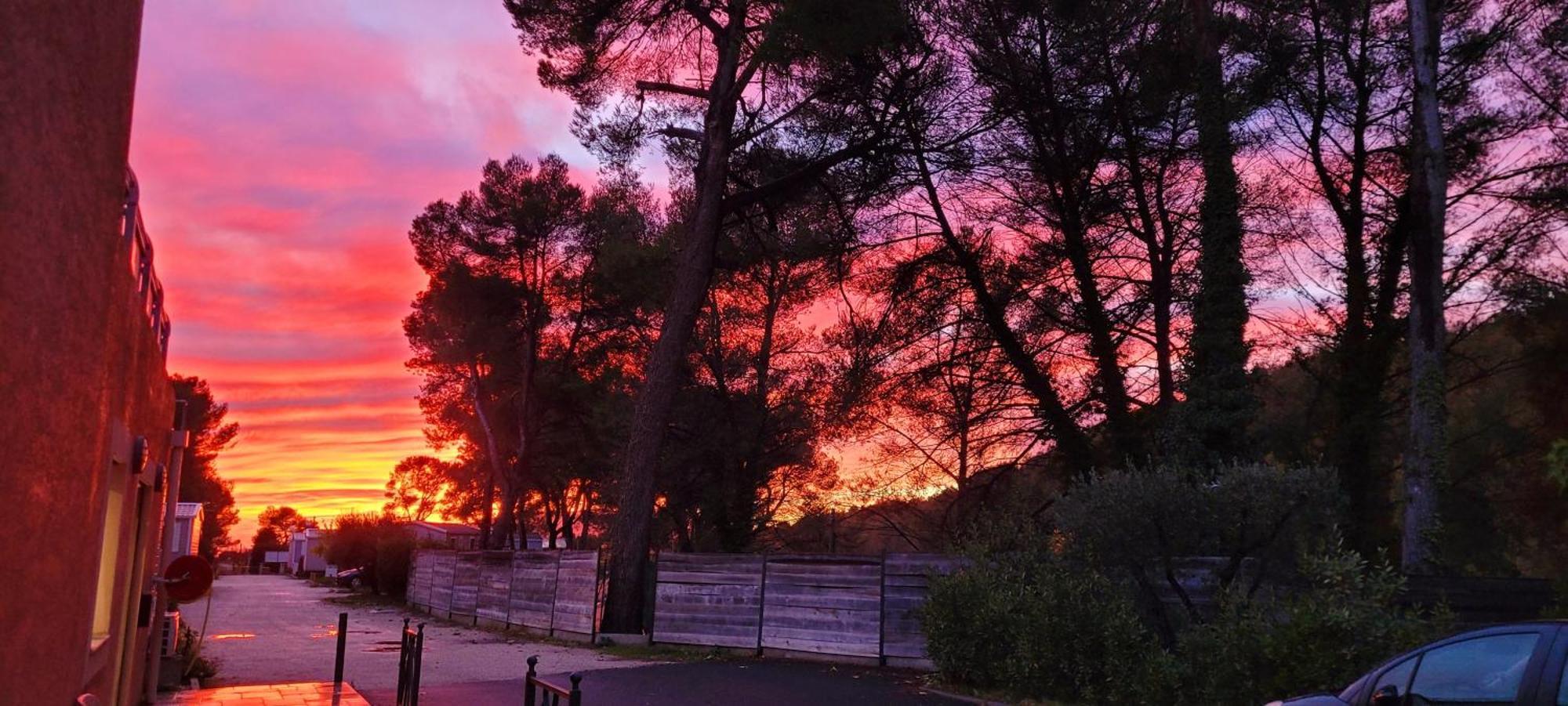 Camping Aux Portes De Cassis Roquefort-la-Bédoule Buitenkant foto