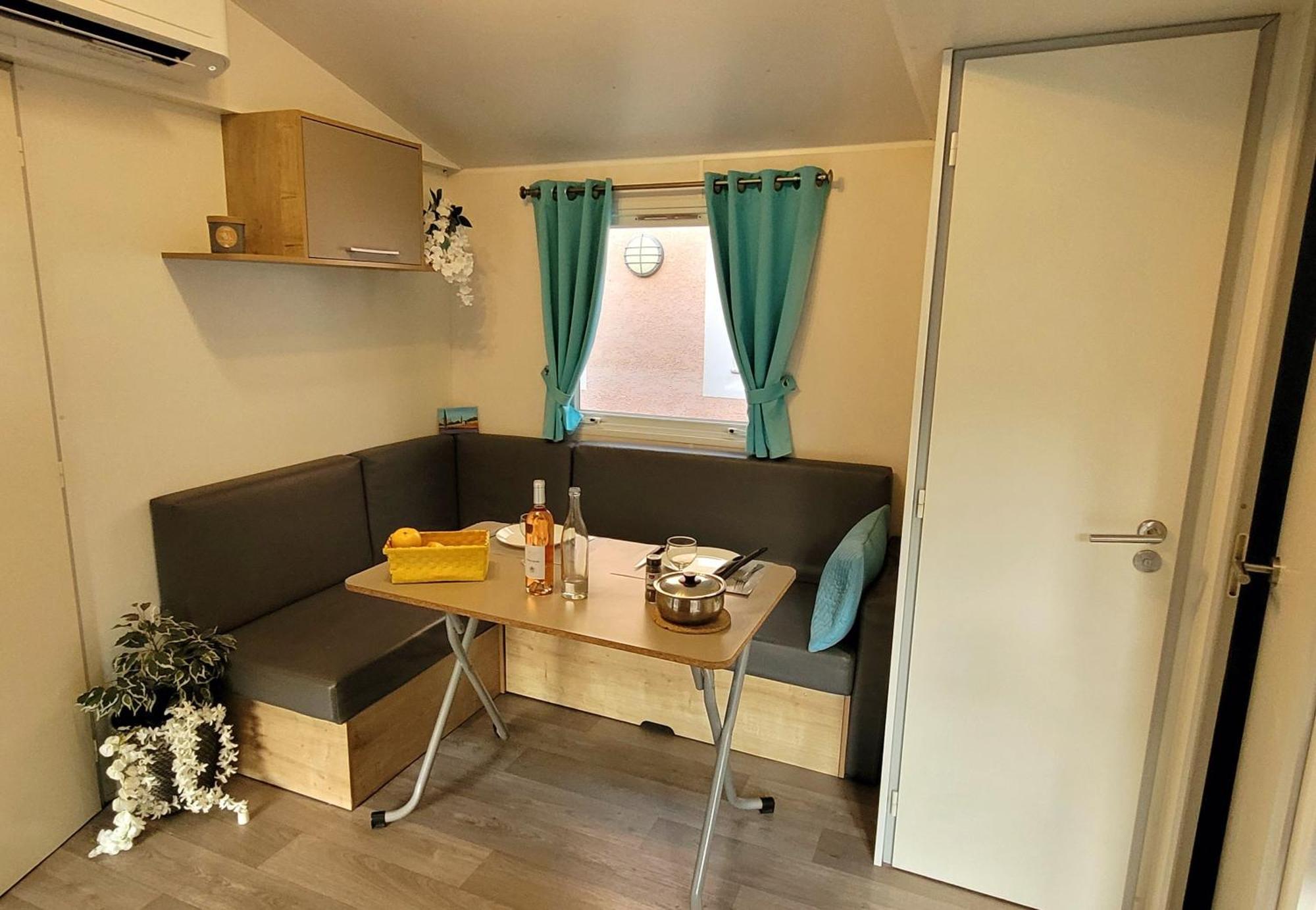 Camping Aux Portes De Cassis Roquefort-la-Bédoule Buitenkant foto
