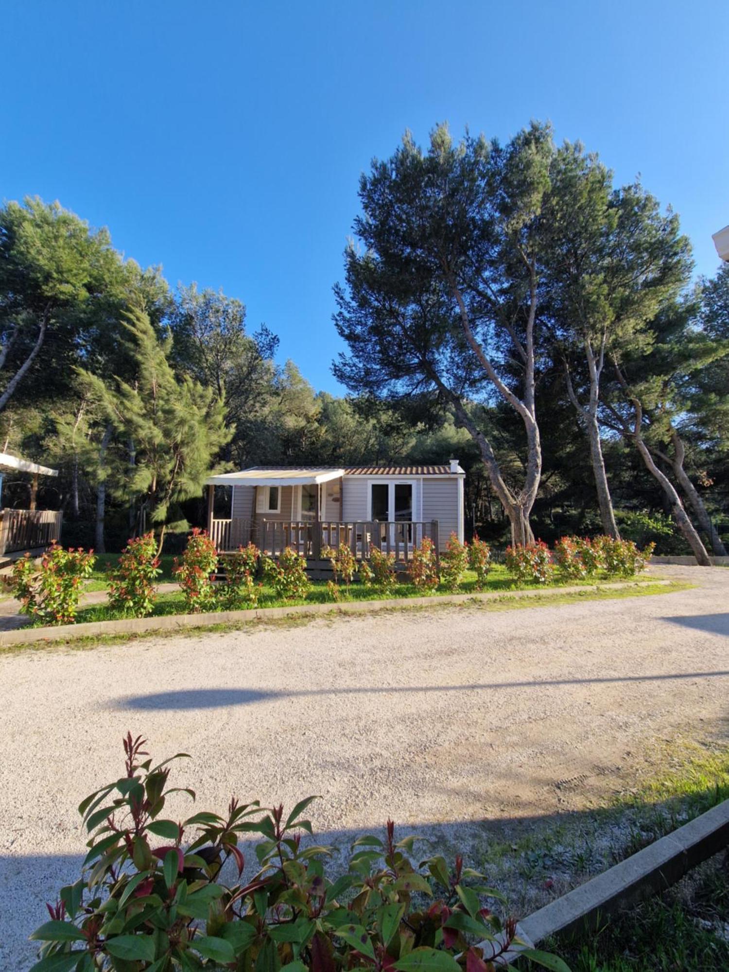 Camping Aux Portes De Cassis Roquefort-la-Bédoule Buitenkant foto