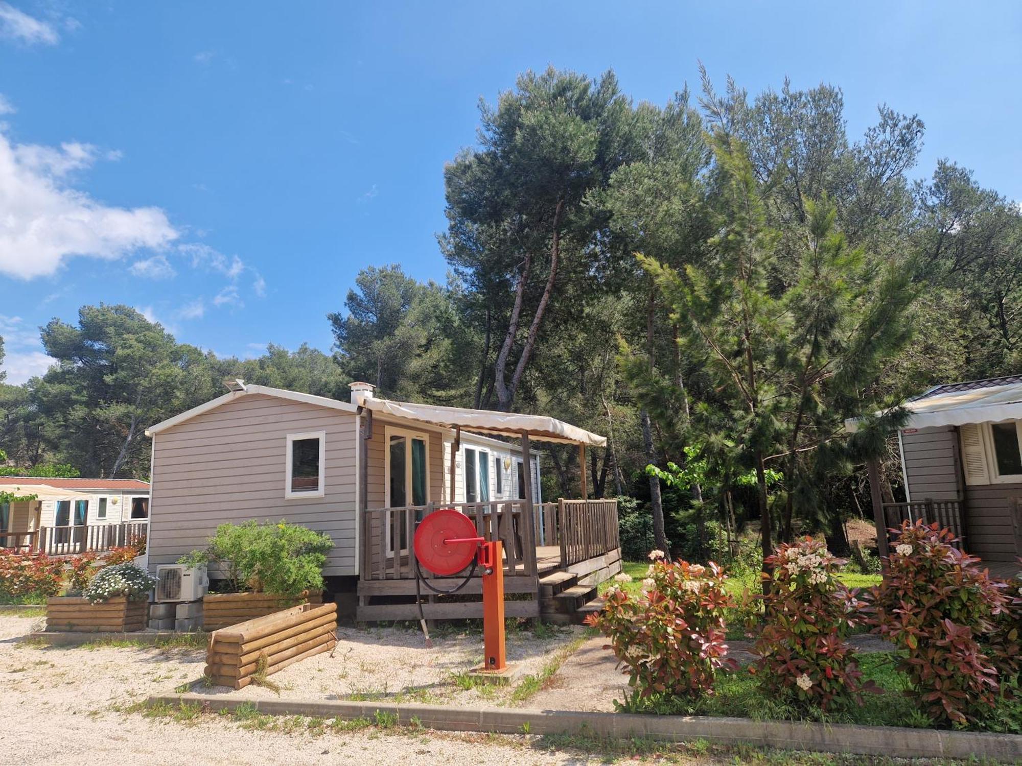Camping Aux Portes De Cassis Roquefort-la-Bédoule Buitenkant foto