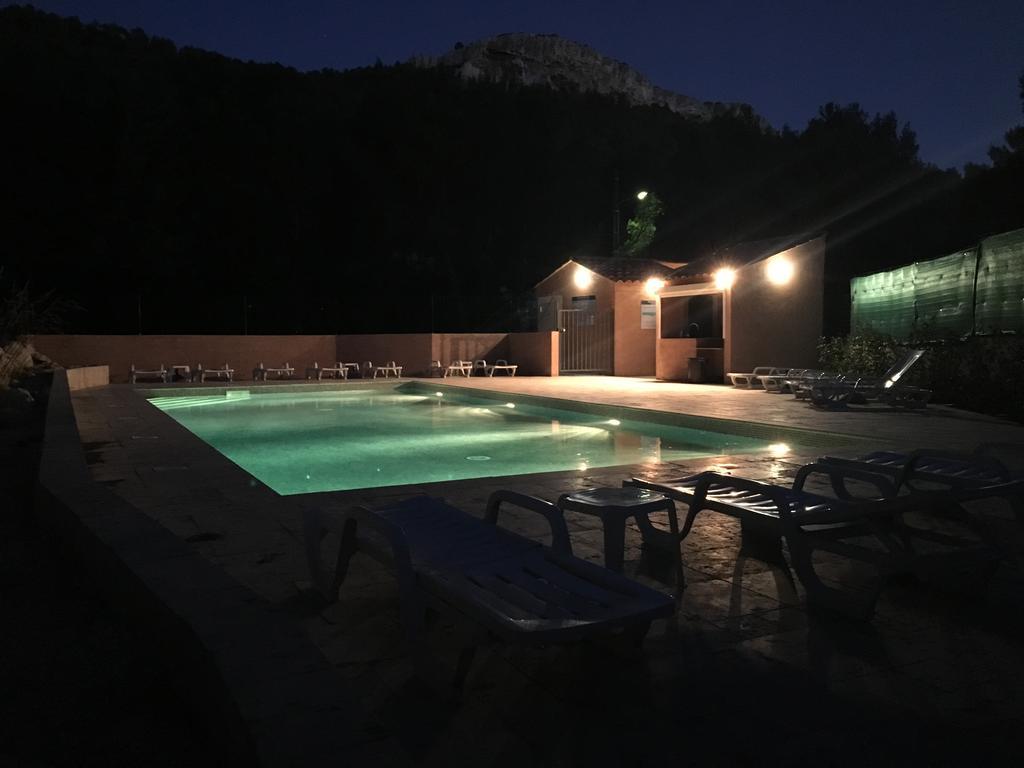 Camping Aux Portes De Cassis Roquefort-la-Bédoule Buitenkant foto